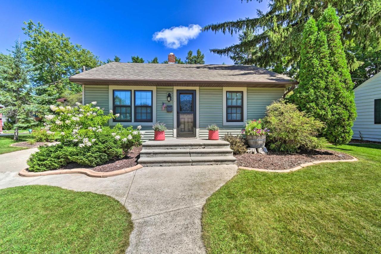 Modern Home With Backyard, 1 Mi To Dtwn Sturgeon Bay Εξωτερικό φωτογραφία