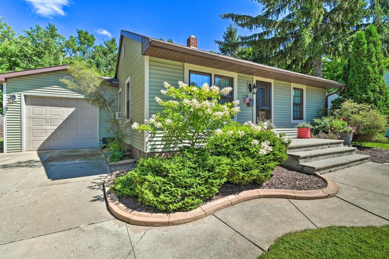 Modern Home With Backyard, 1 Mi To Dtwn Sturgeon Bay Εξωτερικό φωτογραφία