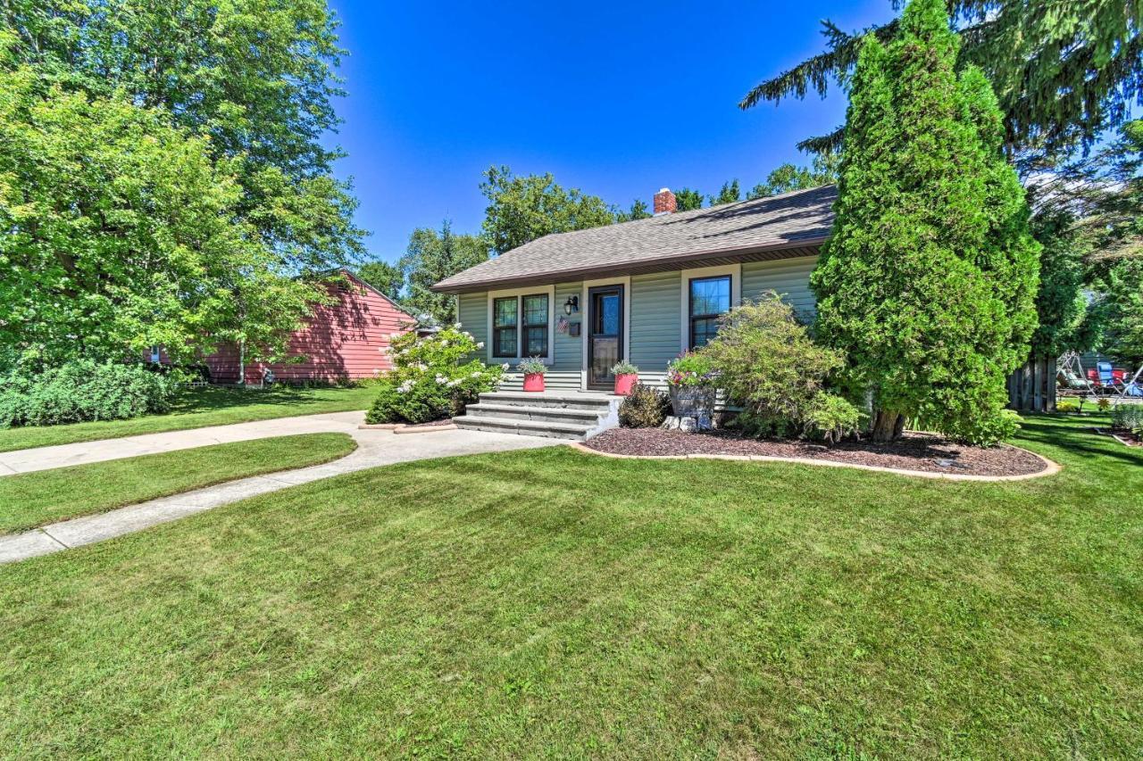 Modern Home With Backyard, 1 Mi To Dtwn Sturgeon Bay Εξωτερικό φωτογραφία